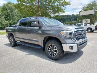 Toyota Tundra 2018 4x4 SR5 4dr CrewMax Cab Pickup SB (5.7L V8)