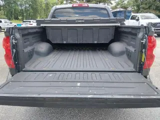 Toyota Tundra 2018 4x4 SR5 4dr CrewMax Cab Pickup SB (5.7L V8)