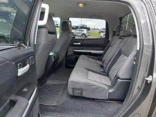 Toyota Tundra 2018 4x4 SR5 4dr CrewMax Cab Pickup SB (5.7L V8)
