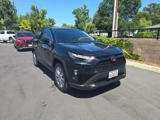 Toyota RAV4 2025 AWD XLE Premium 4dr SUV