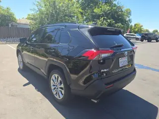 Toyota RAV4 2025 AWD XLE Premium 4dr SUV