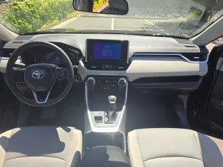 Toyota RAV4 2025 AWD XLE Premium 4dr SUV
