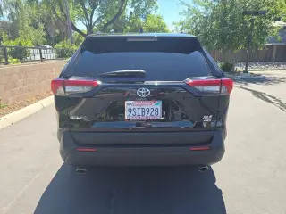 Toyota RAV4 2025 AWD XLE Premium 4dr SUV