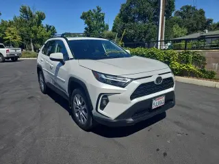 Toyota RAV4 2024 AWD XLE Premium 4dr SUV