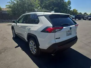Toyota RAV4 2024 AWD XLE Premium 4dr SUV