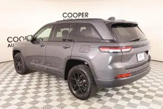 Jeep Grand Cherokee 2025 4x2 Laredo A 4dr SUV
