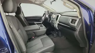 2017 Nissan TITAN SV