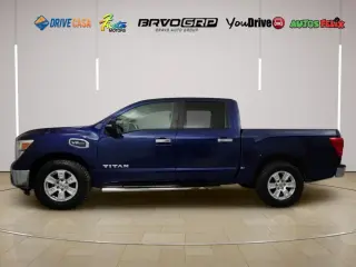 2017 Nissan TITAN SV