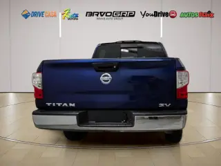 2017 Nissan TITAN SV