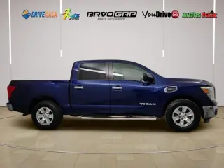 2017 Nissan TITAN SV