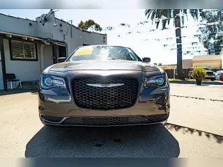 2018 Chrysler 300
