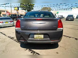 2018 Chrysler 300