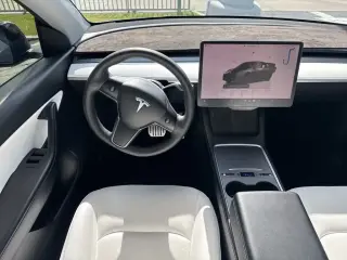 Tesla Model Y 2022 AWD Performance 4dr Crossover