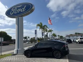 Tesla Model Y 2022 AWD Performance 4dr Crossover