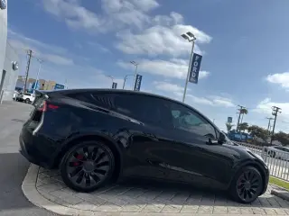 Tesla Model Y 2022 AWD Performance 4dr Crossover