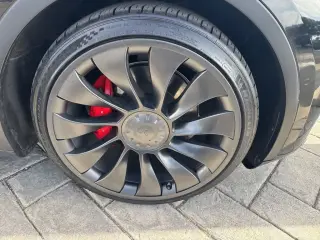 Tesla Model Y 2022 AWD Performance 4dr Crossover
