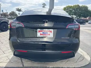 Tesla Model Y 2022 AWD Performance 4dr Crossover