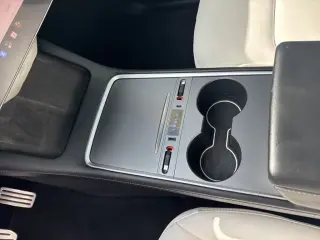 Tesla Model Y 2022 AWD Performance 4dr Crossover