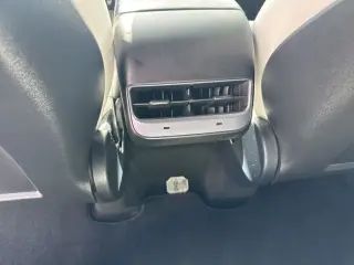 Tesla Model Y 2022 AWD Performance 4dr Crossover