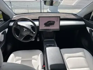 Tesla Model Y 2022 AWD Performance 4dr Crossover