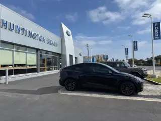 Tesla Model Y 2022 AWD Performance 4dr Crossover