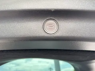 Tesla Model Y 2022 AWD Performance 4dr Crossover
