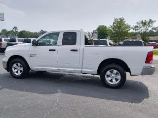 Ram 1500 Classic 2023 4x4 Tradesman 4dr Quad Cab 6.3 ft. SB Pickup