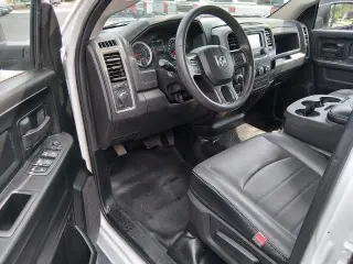 Ram 1500 Classic 2023 4x4 Tradesman 4dr Quad Cab 6.3 ft. SB Pickup