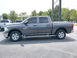 Ram 1500 Classic 2021 4x4 Tradesman 4dr Crew Cab 5.5 ft. SB Pickup