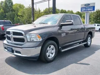 Ram 1500 Classic 2021 4x4 Tradesman 4dr Crew Cab 5.5 ft. SB Pickup