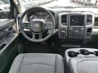 Ram 1500 Classic 2021 4x4 Tradesman 4dr Crew Cab 5.5 ft. SB Pickup