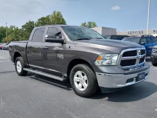 Ram 1500 Classic 2021 4x4 Tradesman 4dr Crew Cab 5.5 ft. SB Pickup