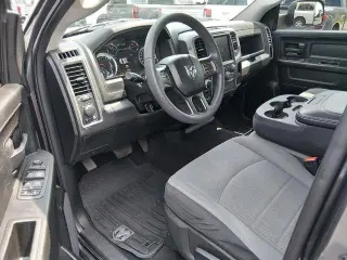 Ram 1500 Classic 2021 4x4 Tradesman 4dr Crew Cab 5.5 ft. SB Pickup
