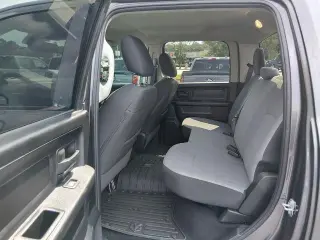 Ram 1500 Classic 2021 4x4 Tradesman 4dr Crew Cab 5.5 ft. SB Pickup