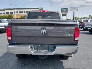 Ram 1500 Classic 2021 4x4 Tradesman 4dr Crew Cab 5.5 ft. SB Pickup
