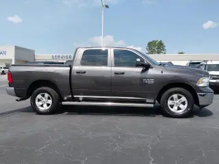 Ram 1500 Classic 2021 4x4 Tradesman 4dr Crew Cab 5.5 ft. SB Pickup