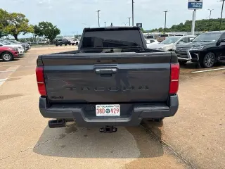 Toyota Tacoma 2025 4x4 SR5 4dr Double Cab 5.0 ft SB