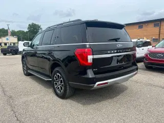 Ford Expedition 2023 4x4 XLT 4dr SUV