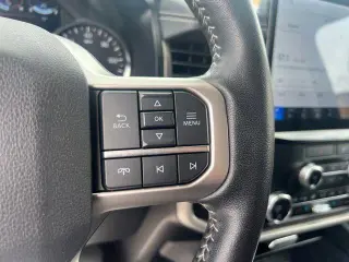 Ford Expedition 2023 4x4 XLT 4dr SUV