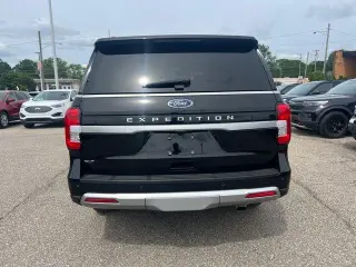 Ford Expedition 2023 4x4 XLT 4dr SUV