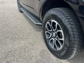 Ford Expedition 2023 4x4 XLT 4dr SUV