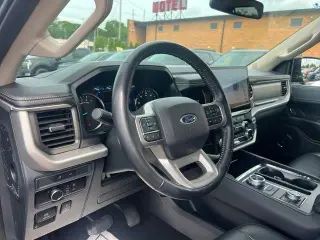 Ford Expedition 2023 4x4 XLT 4dr SUV