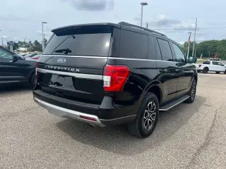 Ford Expedition 2023 4x4 XLT 4dr SUV