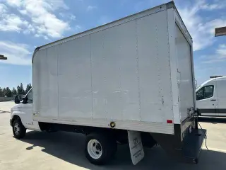 Ford E-Series 2019 E-350 SD 2dr 138 in. WB SRW Cutaway Chassis