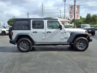 Jeep Wrangler 2024 4x4 Sport 4dr SUV