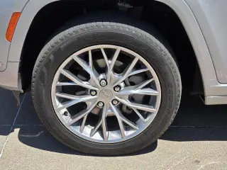 Jeep Grand Cherokee 2022 4x4 Summit 4dr SUV (midyear release)