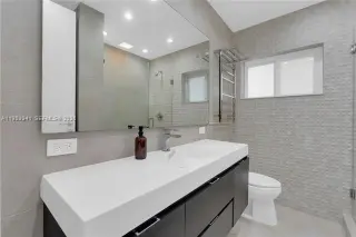 Propiedad en alquiler con 3 habitaciones y 2.5 baños en Miami Shores