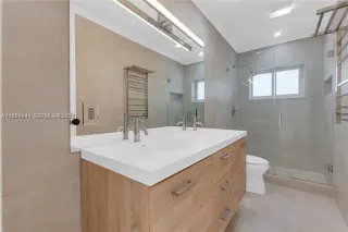 Propiedad en alquiler con 3 habitaciones y 2.5 baños en Miami Shores