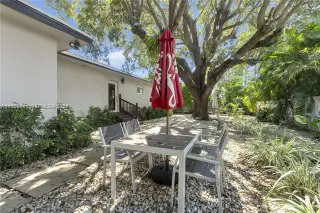 Propiedad en alquiler con 3 habitaciones y 2.5 baños en Miami Shores
