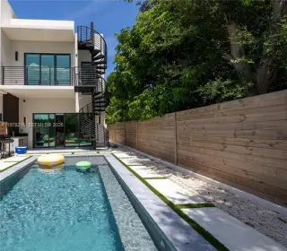 Propiedad en alquiler con 3 habitaciones y 4 baños en el Condado de Dade no incorporado